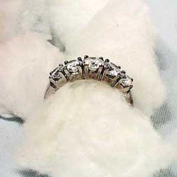 1/2 carat CLEAR CUBIC ZIRCONIA RING, SIZE 7, 4 SIDE STONES (ALMOST 1/2 carat EA - Picture 2 of 5